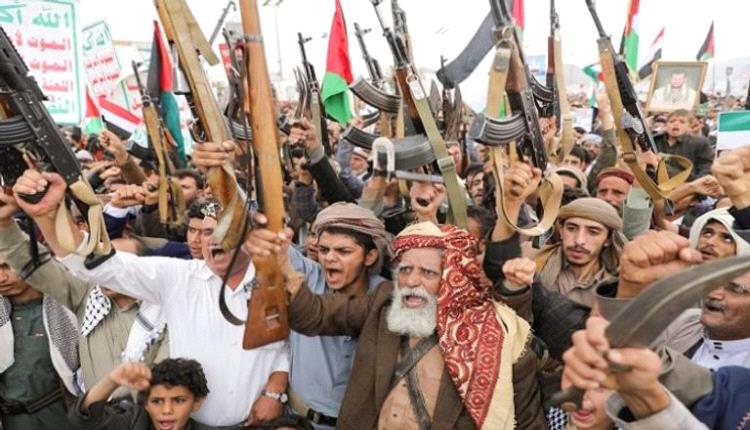 الحوثي يتبنى استهداف سفينة في خليج عدن وإسقاط مسيرة أمريكية