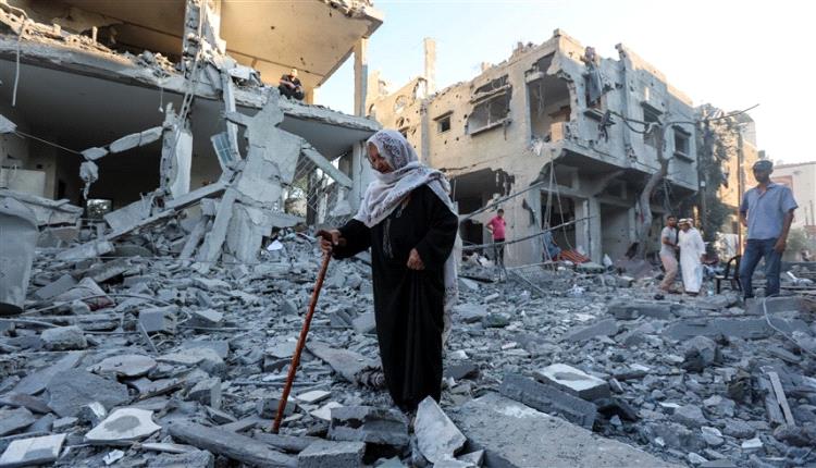 غارات إسرائيلية تقتل عشرات الفلسطينيين في غزة
