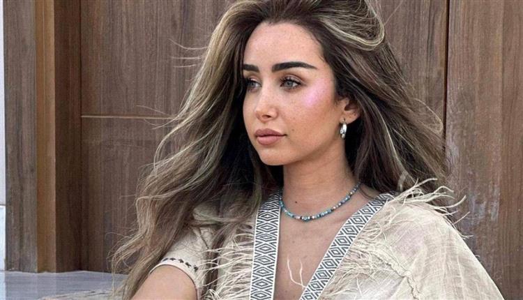 سيدة تتهم أسرة هنا الزاهد بالنصب والسرقة.. ما القصة؟