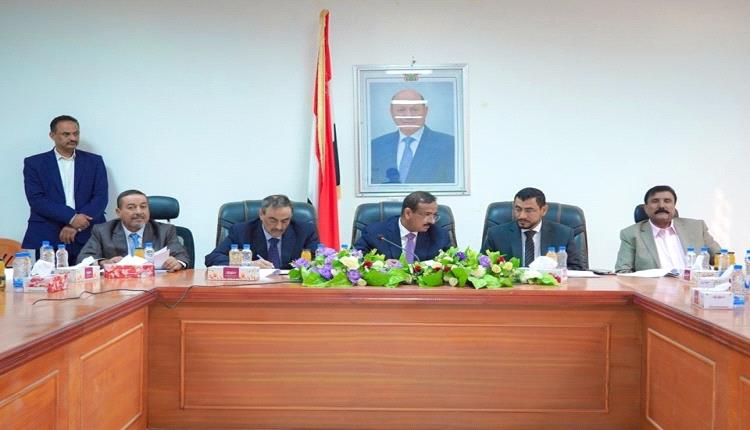 السلطة المحلية بشبوة تطالب "الرئاسي" بإنشاء منطقة عسكرية خاصة بالمحافظة وفصلها عن مأرب
