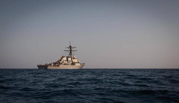 الحوثيون يستهدفون مدمرة أمريكية في خليج عدن