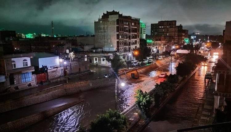 منخض جوي يضرب صنعاء .. امطار غزيرة مصوبة بالبرق والرعد …!