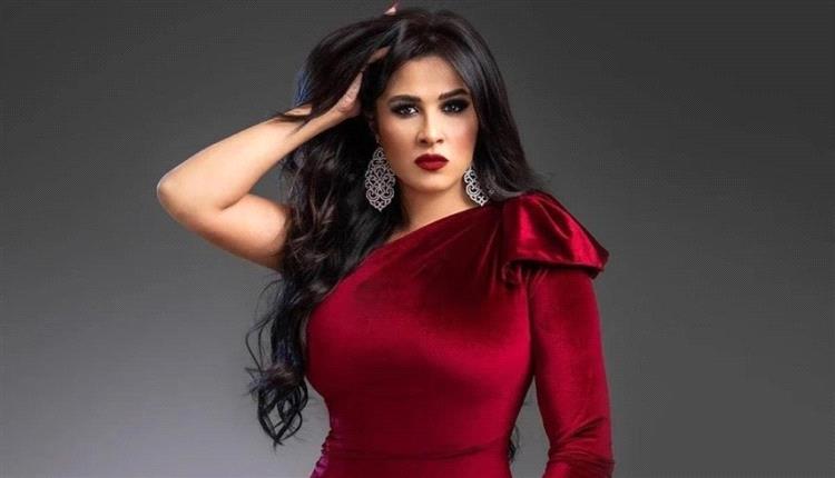 معجب يطلب الزواج من ياسمين عبدالعزيز.. هكذا كان ردها