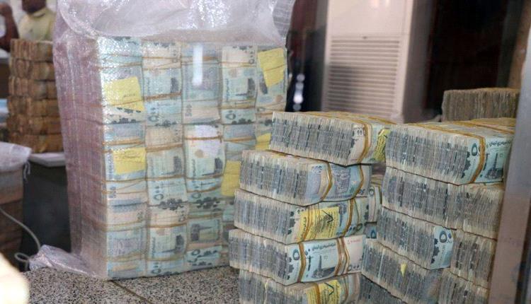 سجالات يمنية حول قرارات «المركزي» لمواجهة حرب الحوثيين