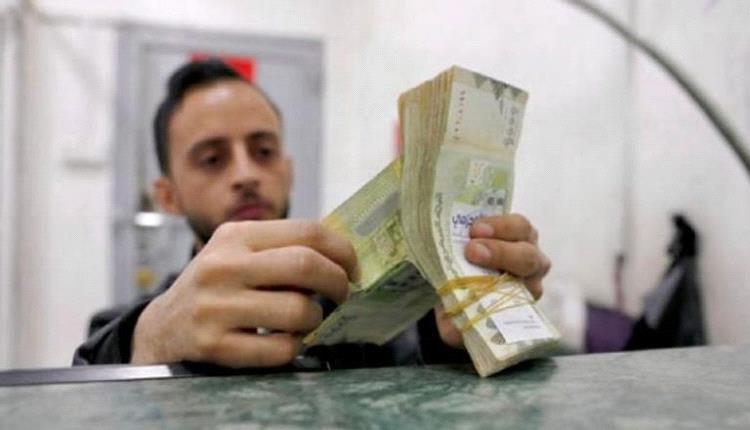 المركزي اليمني يتحدى إرهاب الحوثي.. قرار جديد بشأن الحوالات المالية