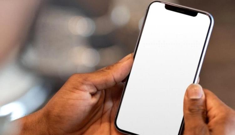 iPhone 16 قد يُجهز ببطارية قابلة للإزالة.. لهذا السبب