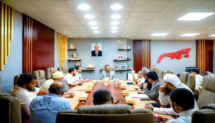 المحافظ لملس يوجّه بتشكيل فريق لتعزيز وتسهيل عملية التحصيل