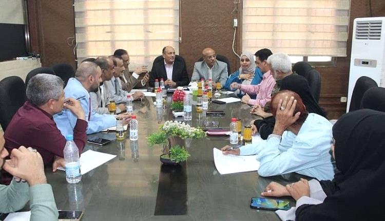 اجتماع موسع بعدن يؤكد على عدم دخول أي شحنات أدوية بحاويات حديدية