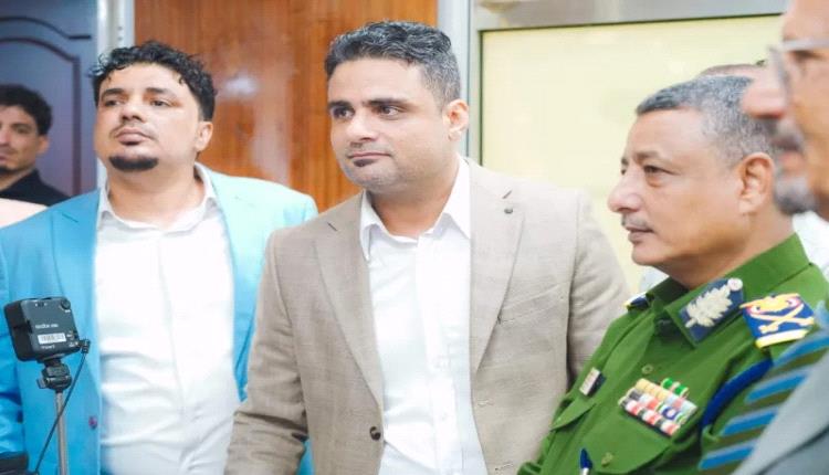 بتوجيهات لملس .. السلطة المحلية ومصلحة الأحوال المدنية بالعاصمة عدن يدشّنان صرف البطائق الإلكترونية لموظفي ديوان المحافظة