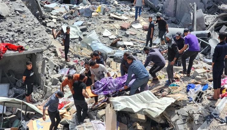 استشهاد 20 فلسطينياً في غارة إسرائيلية على مخيم النصيرات بغزة