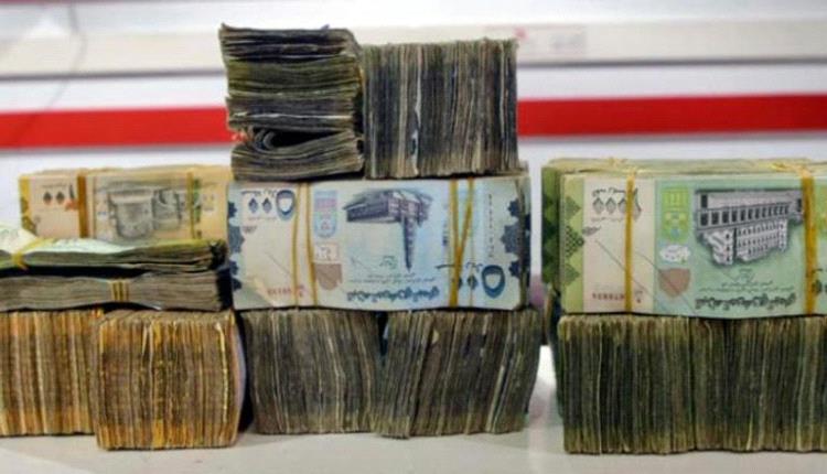 حظر الحوالات الخارجية ووقف 6 بنوك.. الخناق يضيق على الحوثي