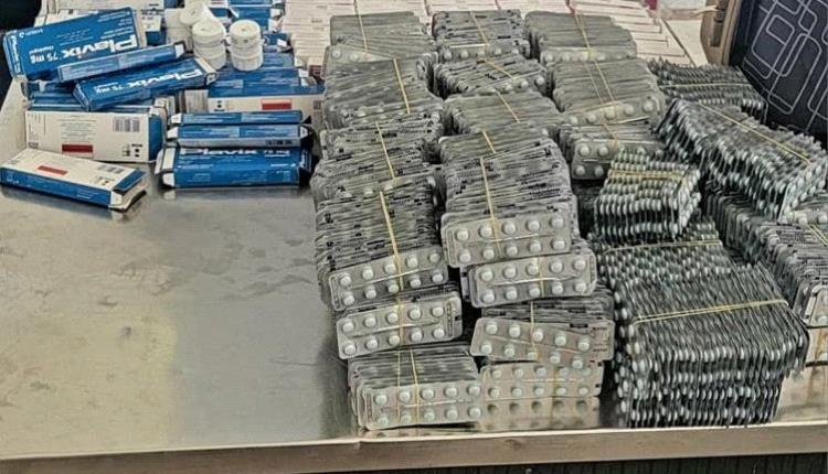العثور على أدوية مهربة خلال تفتيش حقائب المسافرين في مطار عدن
