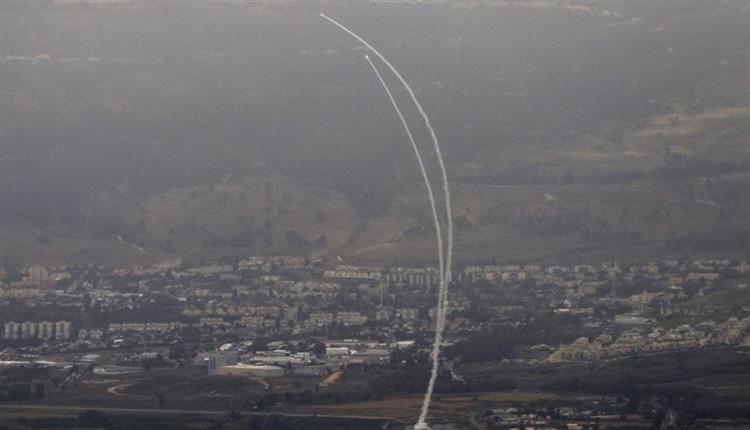الحوثيون يقصفون هدفاً حيوياً في تل أبيب
