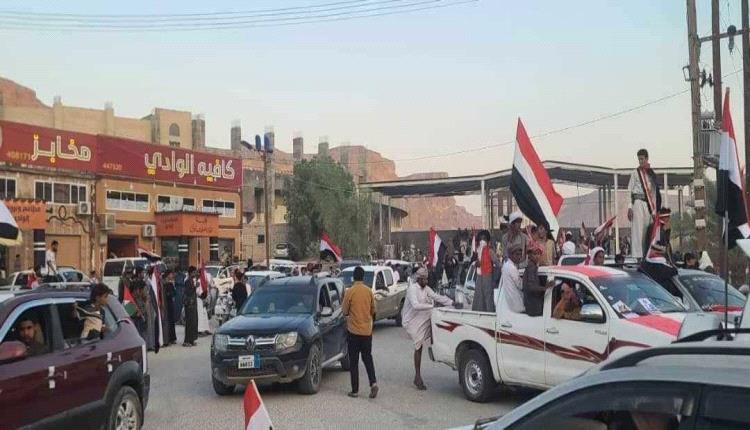 صحيفة سعودية : آلاف اليمنيين في معتقلات الحوثيين لاحتفالهم بـ«26 سبتمبر»
