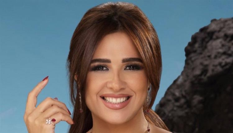ياسمين عبدالعزيز غاضبة بسبب صورة مع أحمد العوضي.. ما السبب؟
