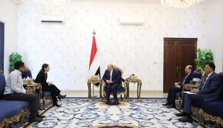 تحركات رئاسية وحكومية لمنع الانهيار الاقتصادي في اليمن
