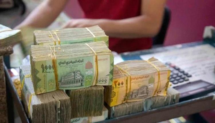 بين المضاربة والحلول.. هل تؤدي «المزادات» لاستقرار الريال اليمني؟

