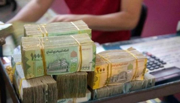 تجاوز حاجز 2040.. الريال اليمني في أدنى مستوياته
