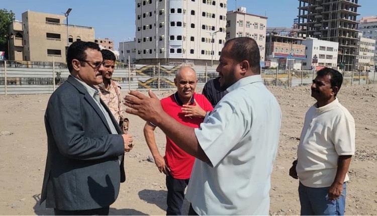 مدير عام المنصورة يدشن إنشاء حديقة جديدة في شارع التسعين
