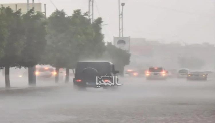 أمطار رعدية غزيرة وسيول جارفة في هذه المحافظات خلال الساعات القادمة 
