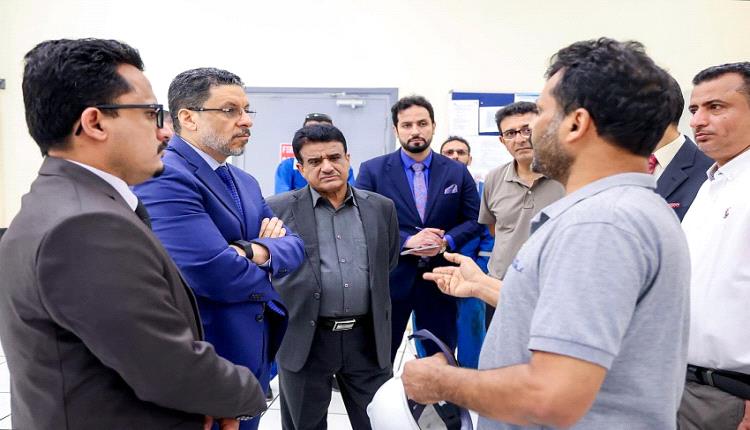 رئيس الوزراء يوجه بحلول عاجلة لأزمة كهرباء عدن ويتوعد بمحاسبة المقصرين
