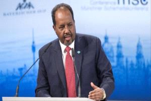 رئيس الصومال يكشف عن تواصل بين تتظيمات إرهابية ومليشيا الحوثي في اليمن
