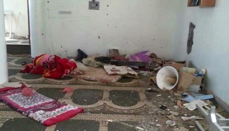 تعز : مليشيا الحوثي تقتحم مسجد بالسلاح وطرد الإمام وتنصيب خطباء من صعدة
