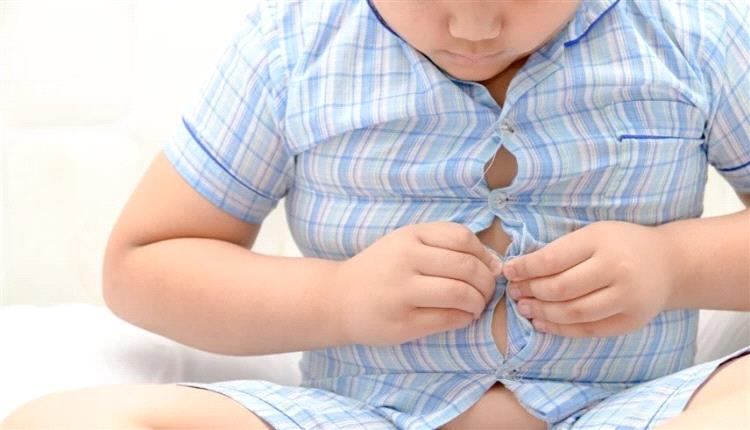 دراسة تحدد مسارات توريث السمنة من الآباء إلى الأطفال
