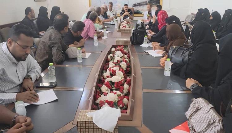 مدير عام المنصورة يشدد على ضرورة إعادة النظر لرسوم المدارس الخاصة والتعامل بالعملة المحلية
