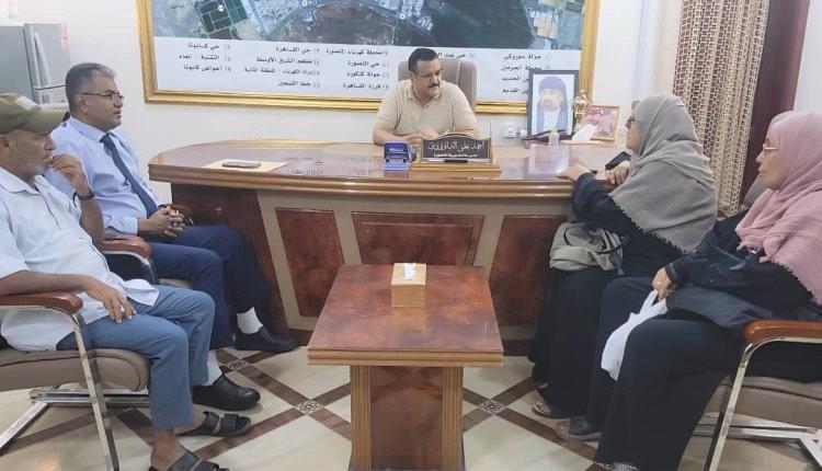 مدير عام المنصورة يناقش آلية ضبط وتحسين الحركة المرورية بالمديرية
