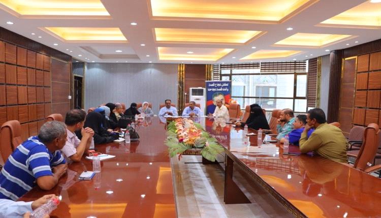 مدير عام خورمكسر يعقد اجتماعًا مع مديري المدارس الأهلية لمناقشة قرار تخفيض رسوم التسجيل
