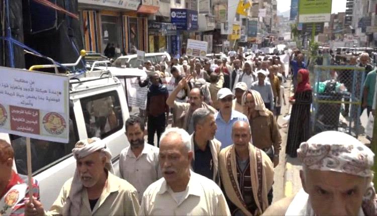 نقابة المعلمين في تعز تعلن استمرار الإضراب عن العمل
