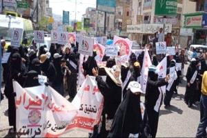 نقابة التربويين بتعز تهدد بإضراب مفتوح إذا لم تُلبَّ مطالب المعلمين
