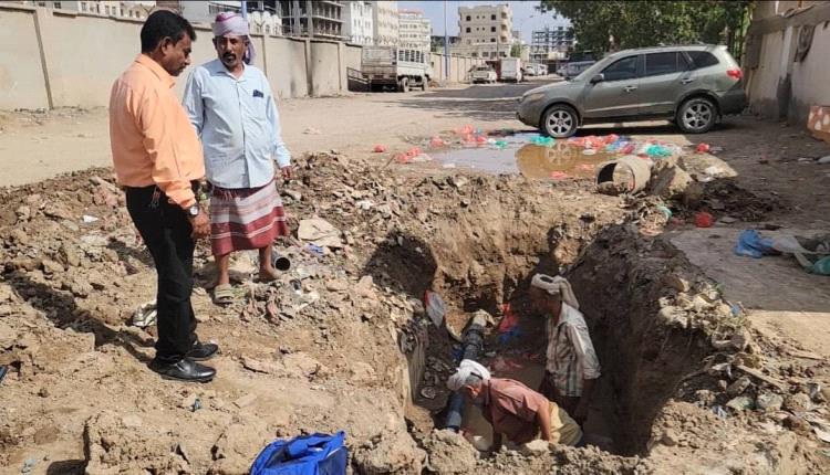 بعد إصلاح الأنبوبين عقب تعرضهما لأكسار..إعادة ضخ المياة لمنطقة السنافر وبعض أحياء الكثيري بالمنصورة
