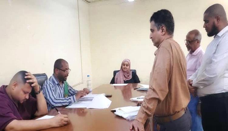 محكمة صيرة تصدر حكما بسجن وتغريم مسؤولين كبار بعد ضبط 4068 كيس دقيق فاسد وتبديد محجوزات
