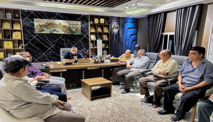 نائب محافظ عدن يترأس اجتماعا لمناقشة تحسين الأوضاع الخدمية بمديرية صيرة
