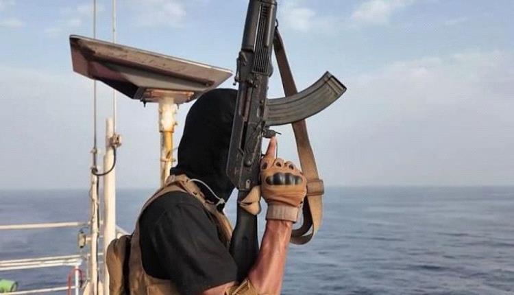 الثانية خلال أيام .. الحوثيون يغرقون سفينة جديدة

