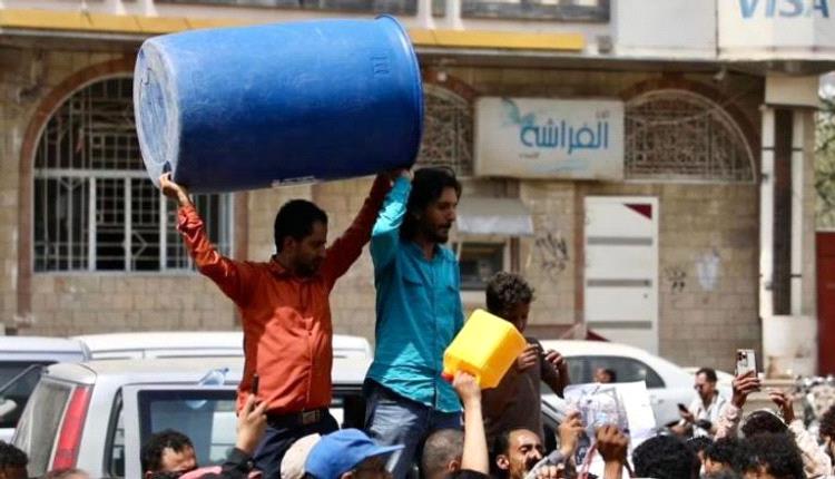 «نموت عطشا».. أزمة مياه تعصف بأهالي تعز اليمنية
