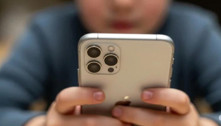 إطلاق آيفون للأطفال "بدون إنترنت أو سوشيال ميديا"
