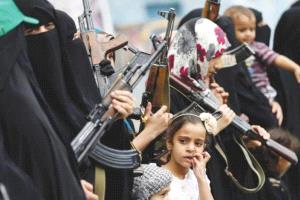توجهات “حوثية” للتضييق على حرية النساء مع حملات تجنيد لـ”زينبيات” جدد
