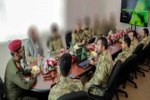 الحوثيون يفرضون رقابة مشددة على كبار ضباط الجيش وأعضاء مجلسي النواب والشورى في صنعاء

