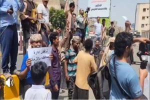 تظاهرة غاضبة في تعز تطالب بتوفير ماء الشرب