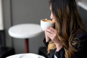 ما أفضل وقت للمرأة لشرب القهوة؟
