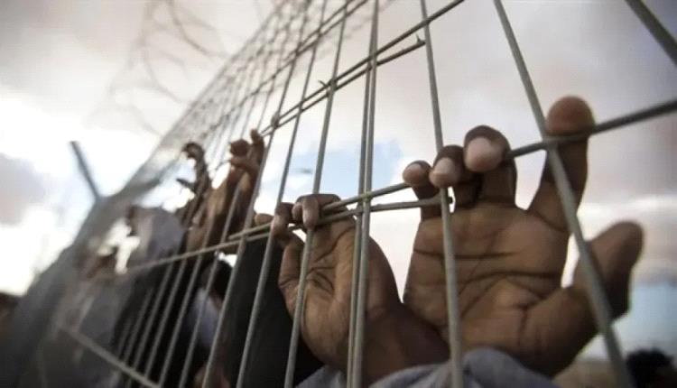 بينهم نساء وأطفال.. تعذيب وحشي بحق نحو ألفي مختطف في سجون الحوثيين
