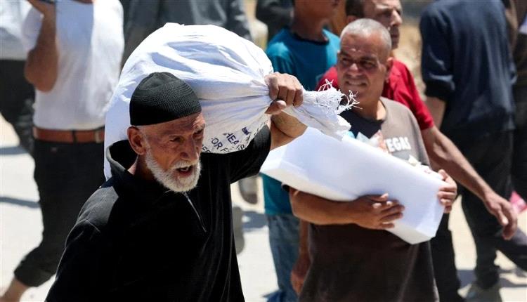 مجزرة إسرائيلية جديدة بحق منتظري المساعدات في غزة تخلف 24 شهيداً
