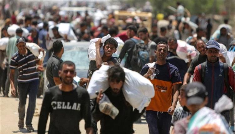 استشهاد 18 فلسطينياً أثناء انتظارهم مساعدات غذائية وسط غزة
