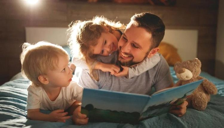 دراسة: التفاعلات الأسرية تمنح الأطفال نوماً أفضل
