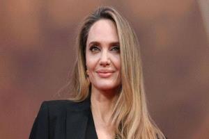أنجلينا جولي تعلن الحرب على الشيخوخة.. خطة لتجديد شبابها
