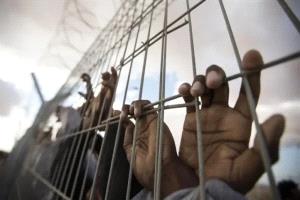 بينهم نساء وأطفال.. تعذيب وحشي بحق نحو ألفي مختطف في سجون الحوثيين
