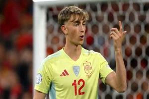 ريال مدريد يقدم مدافعه الجديد هويسين الثلاثاء
